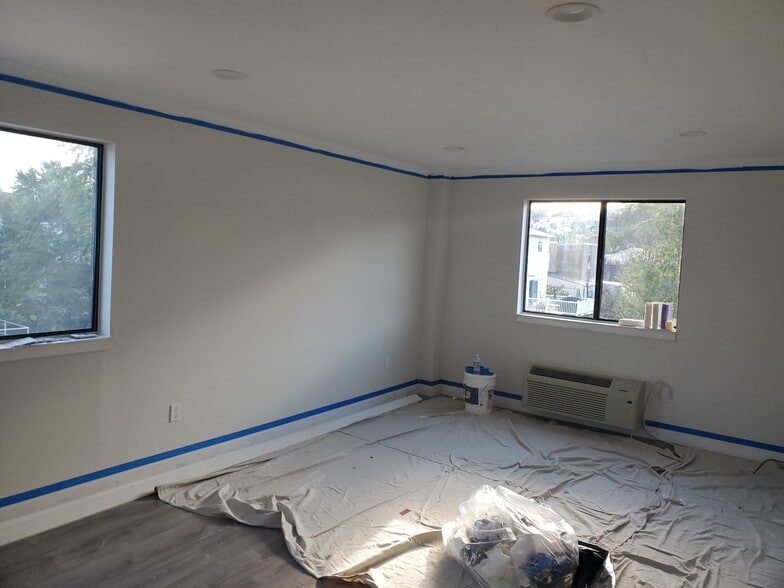 livingroom - 3900 Liberty Ave