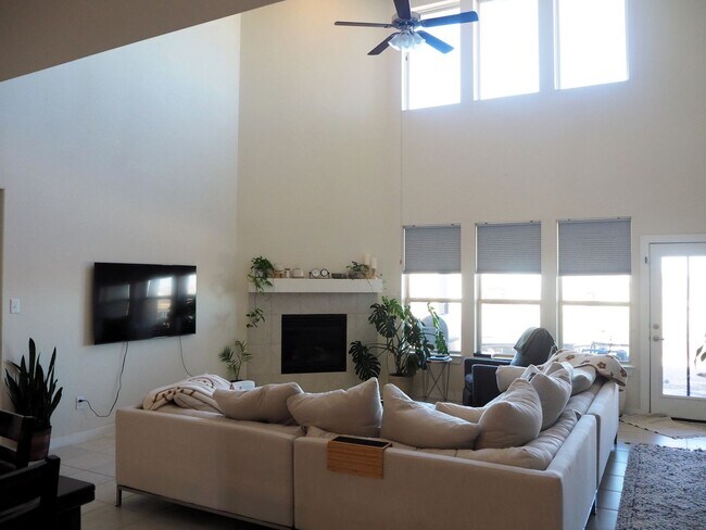 Building Photo - 4317 Swallow Dr