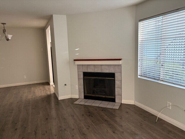 Building Photo - 2 Bedroom 2 Bath Condo Now Available - Att...