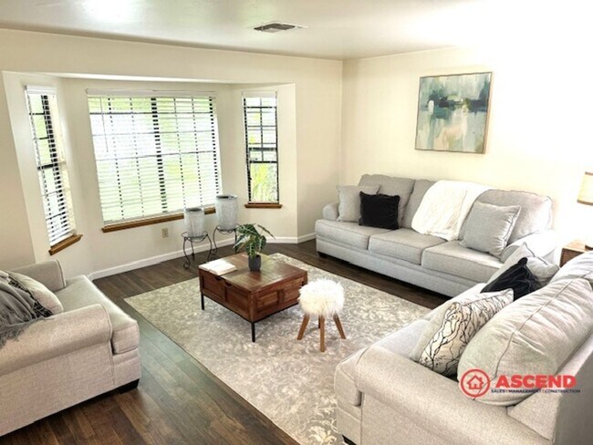Building Photo - FULLY FURNISHED, Beautiful Home Located In...