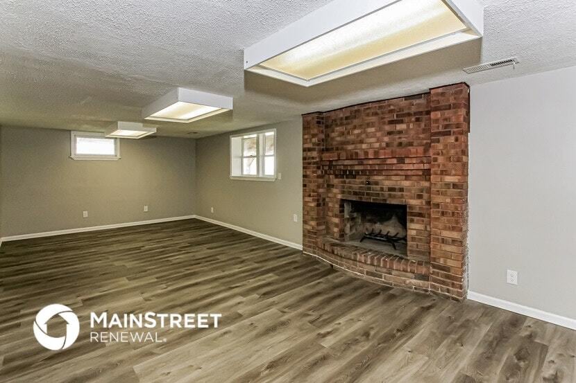 Building Photo - 2609 S 16th Terrace