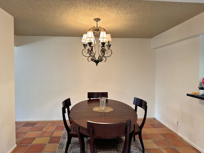 Building Photo - 2 Bed 2 Bath HOA Property