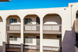 Building Photo - 2530 Clairemont Dr