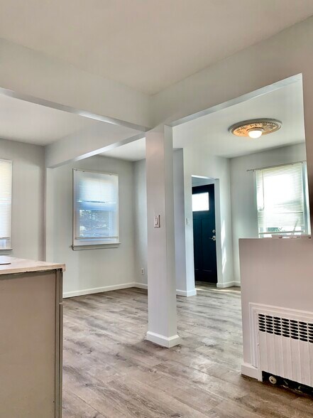 Building Photo - 336 Scranton Ave