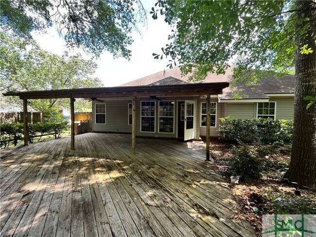 Building Photo - 233 Wild Rose Dr