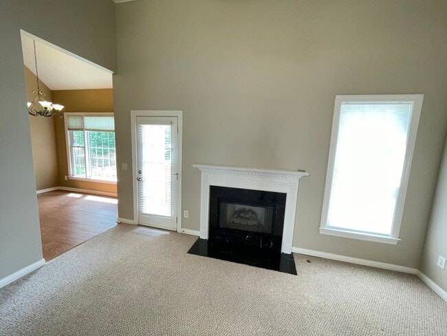 Building Photo - Wynbrooke home with large backyard, 2 car ...