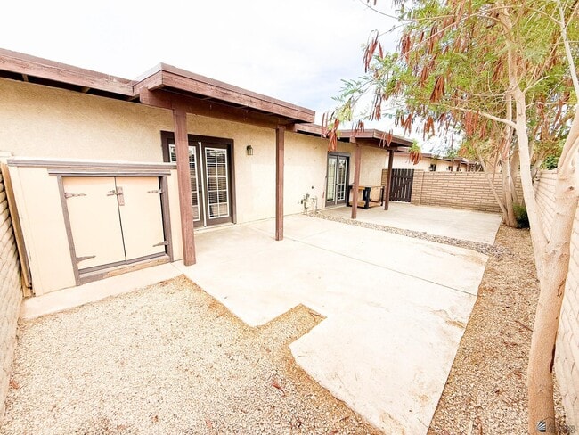 Building Photo - 1465 E Laguna Pl