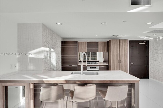 Building Photo - 200 Biscayne Blvd Way