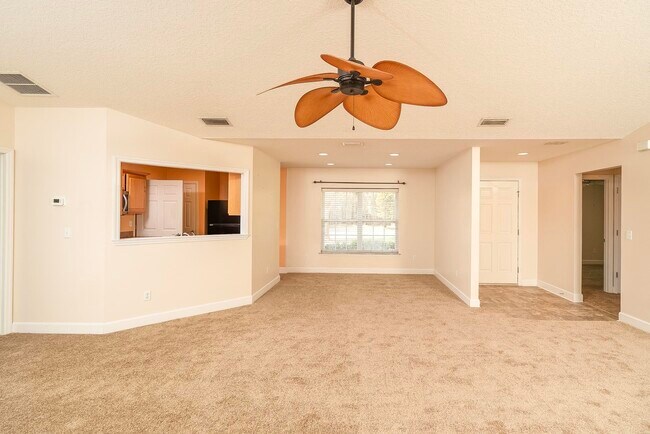 Building Photo - 4040 Red Pine Ln