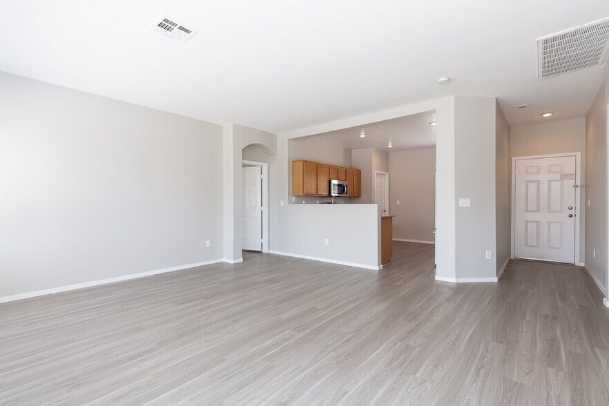 Building Photo - 1015 Cove Palisades Dr