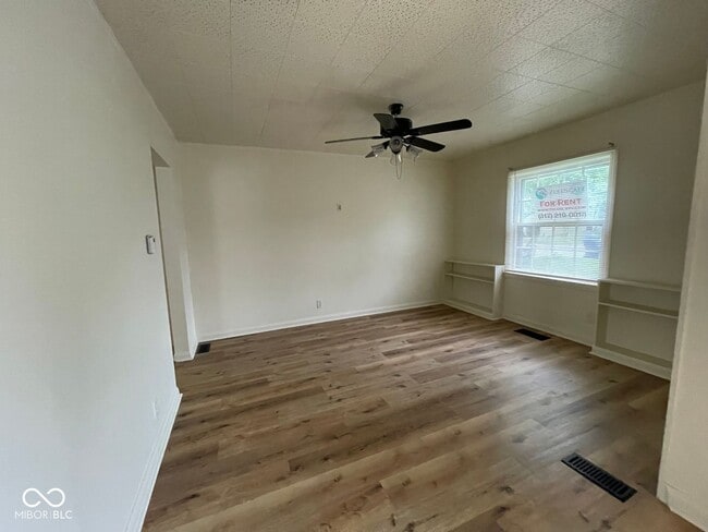 Building Photo - 4522 N Longworth Ave