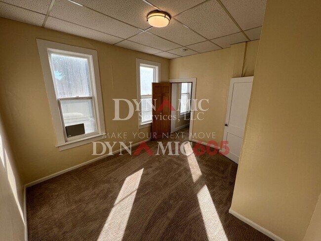 Building Photo - 517 W 9th St