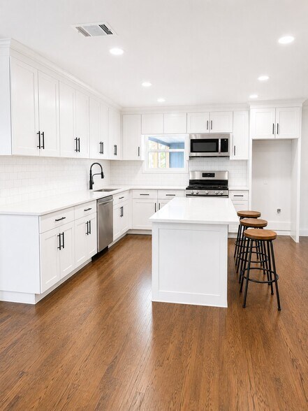 Building Photo - 2614 Tolosa Dr