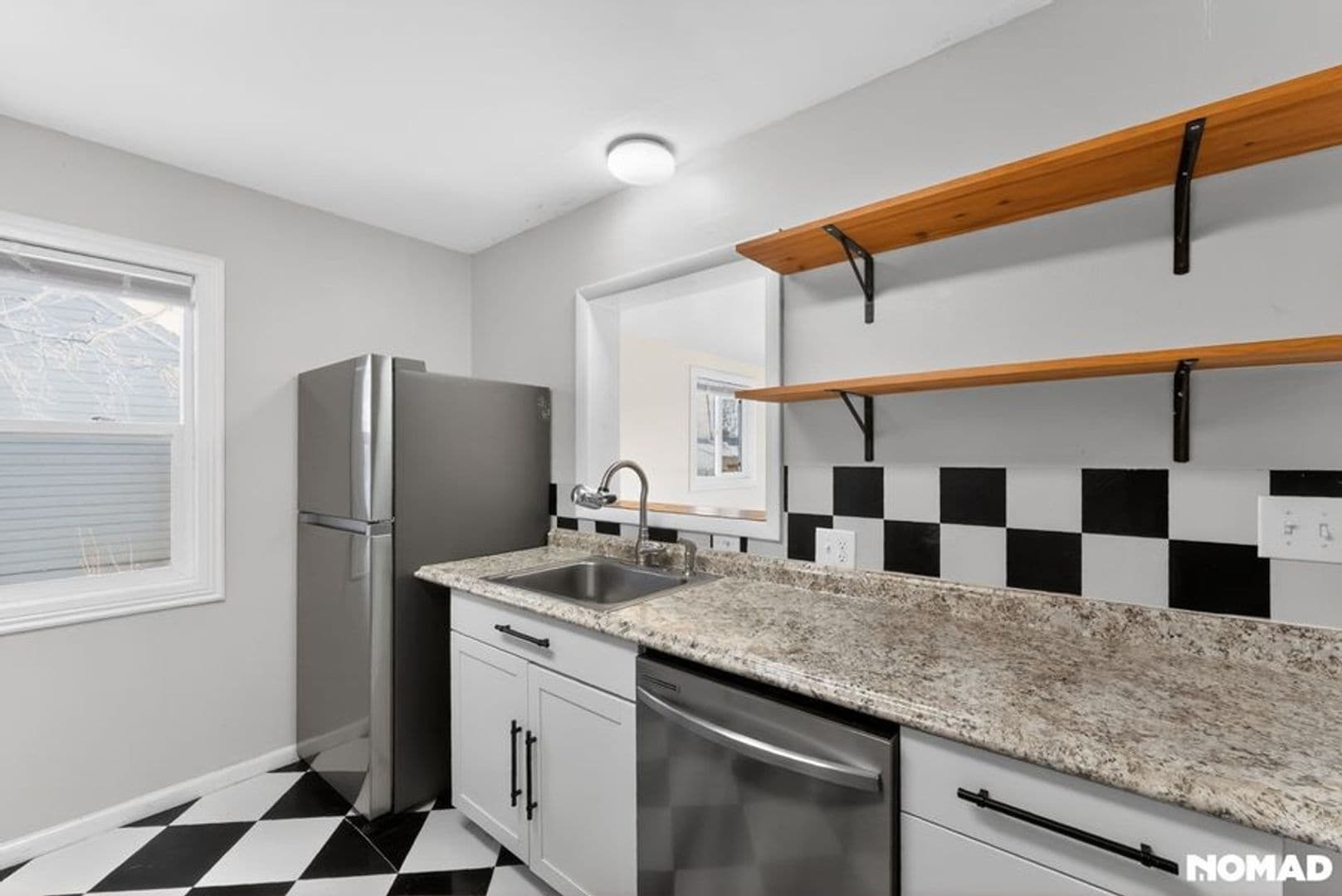 Building Photo - 137 W 18th St