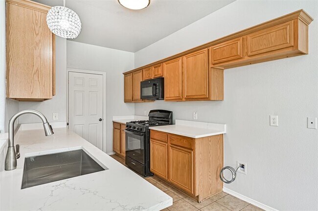 Building Photo - 731 Chase View Dr