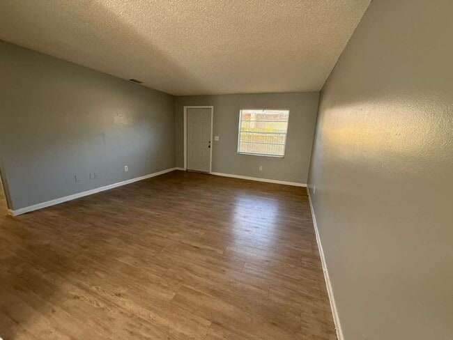 Building Photo - Cute, Coxy & Upgraded 2/1 Duplex!! Apply for FREE This Holiday Season!