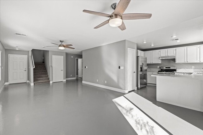 Building Photo - Fabulous Home!