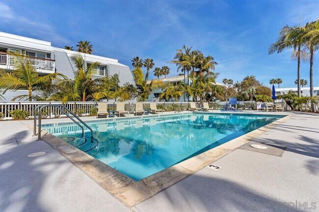 Building Photo - Stunning Condo on the Bay