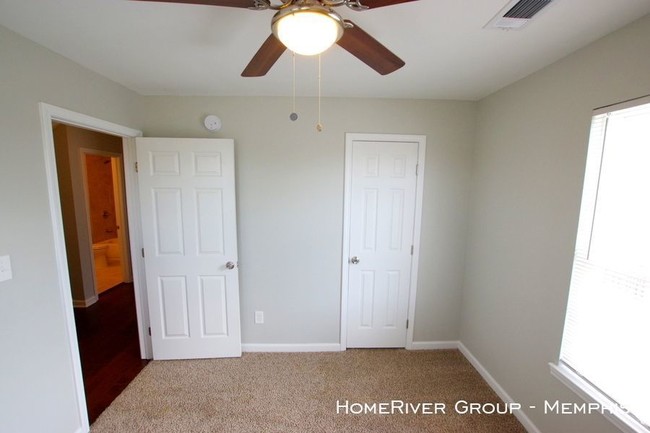 Building Photo - 6923 Parkbrook Ln