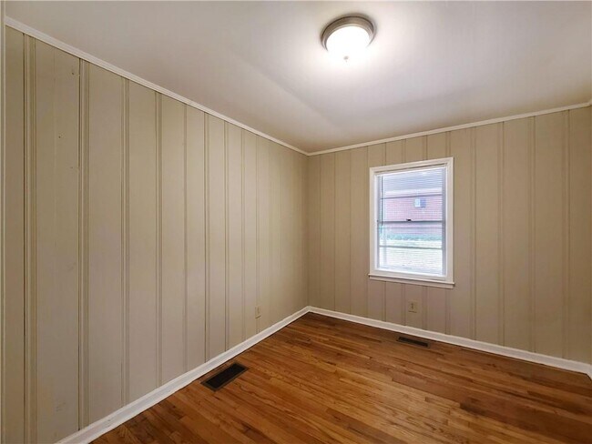 Building Photo - 3225 Forrest Hills Dr SW