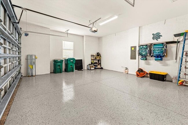 Building Photo - 8568 Shr Lk Dr