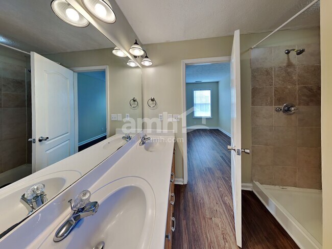 Building Photo - 803 Buckhaven Dr