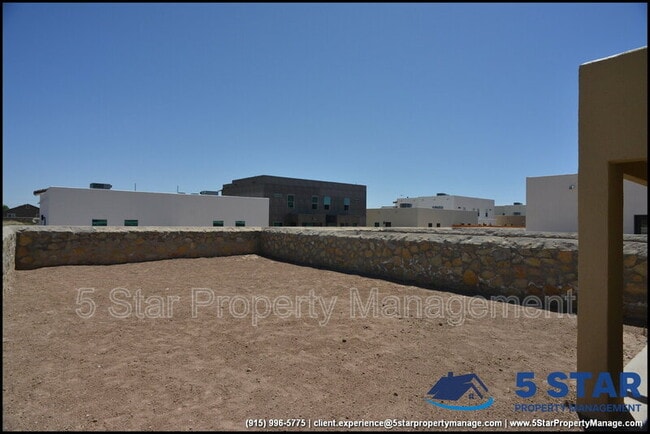 Building Photo - 806 TS Daniel Cadena Dr