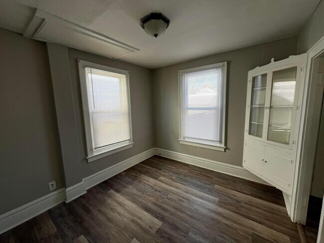 Building Photo - 556 Southwood Ave