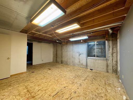Building Photo - Available NOW is this open layout 5 bedroo...