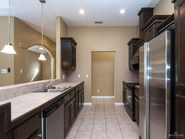 Building Photo - 10 Santa Laura St