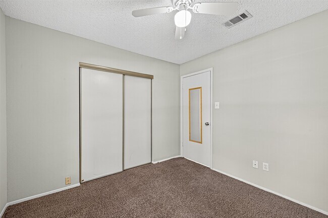 Building Photo - 4650 Glenvillage St