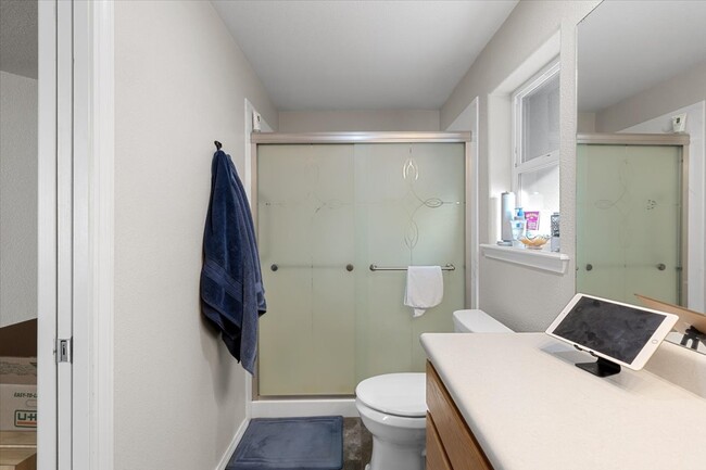 Building Photo - 1432 Beekman Ave