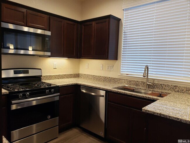 Building Photo - 3655 Oaklawn St