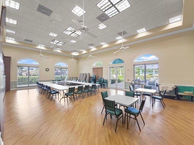 Building Photo - 5058 Glenville Dr