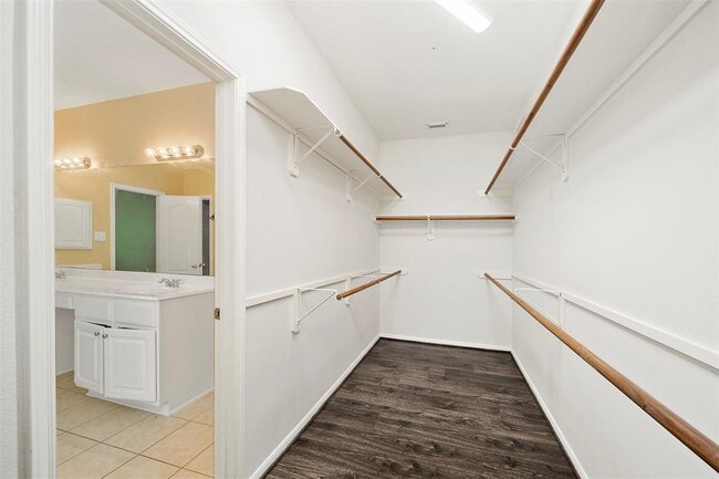 Building Photo - 8301 Seagull Ln