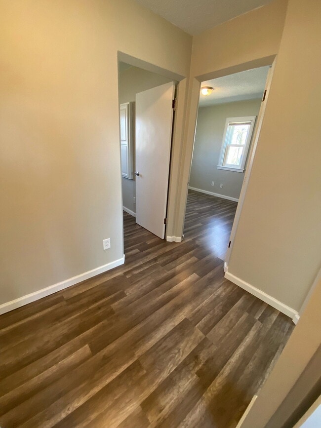 Building Photo - 7 Briarcliff Dr