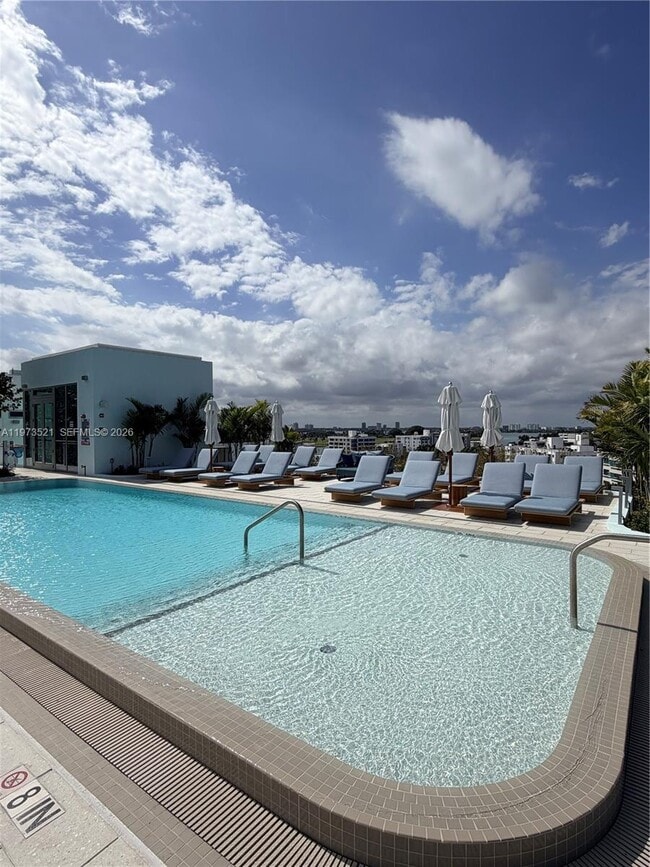 Building Photo - 9201 E Bay Harbor Dr