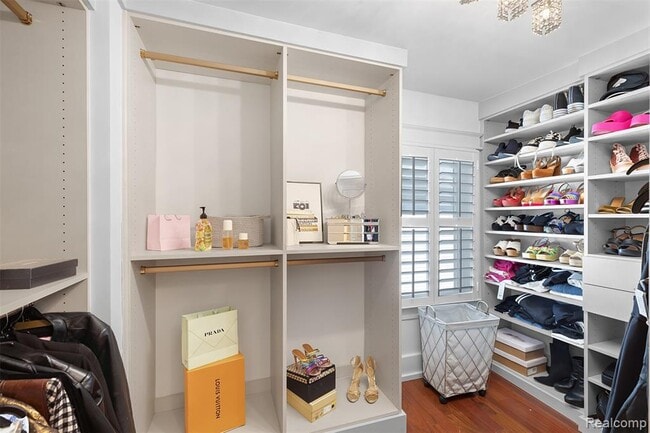 Building Photo - 691 Wallace St