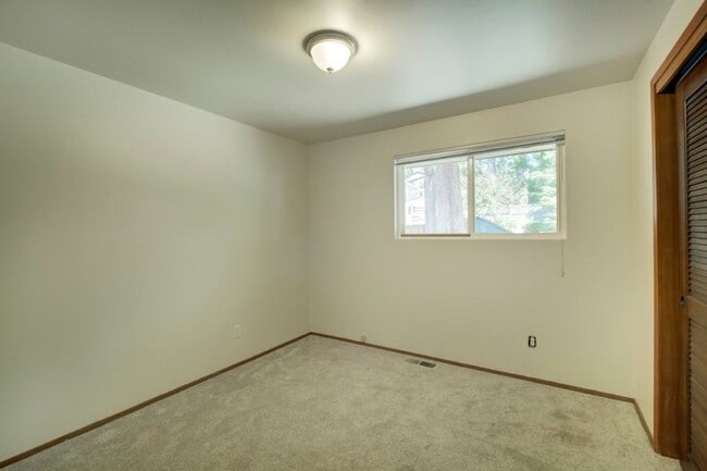 Building Photo - 3Bd/1.75Ba Kirkland House
