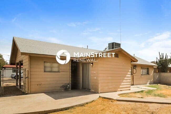 Building Photo - 2 Bedroom Pet-Friendly Home in Phoenix, AZ with Main Street Renewal