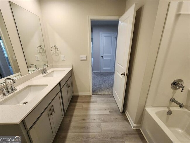 Building Photo - 235 Vly Oak Dr
