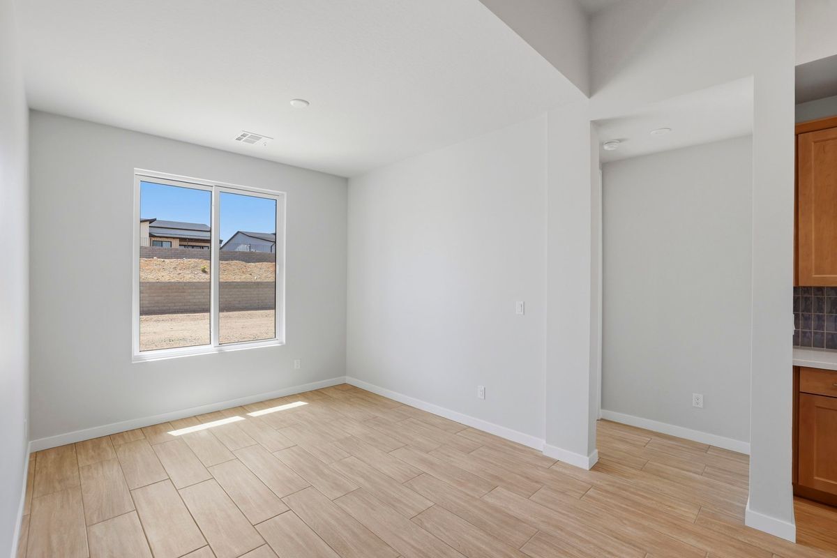 Building Photo - 5516 E Edgar Wy