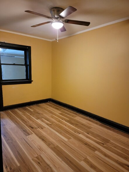Building Photo - 10919 S Vernon Ave