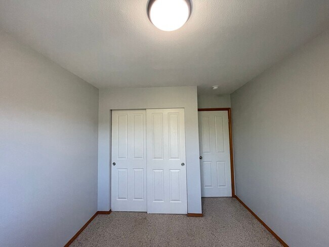 Building Photo - Spacious 5BR / 3BA Beacon Hill Home – 2,210 SF – $3900 – Pets OK