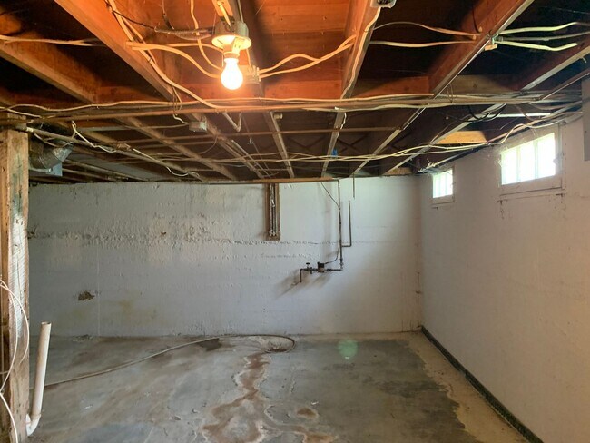 Building Photo - 501 Hoover Ave