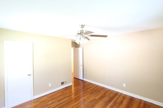 Building Photo - New On The Market!! Will not last long at ...