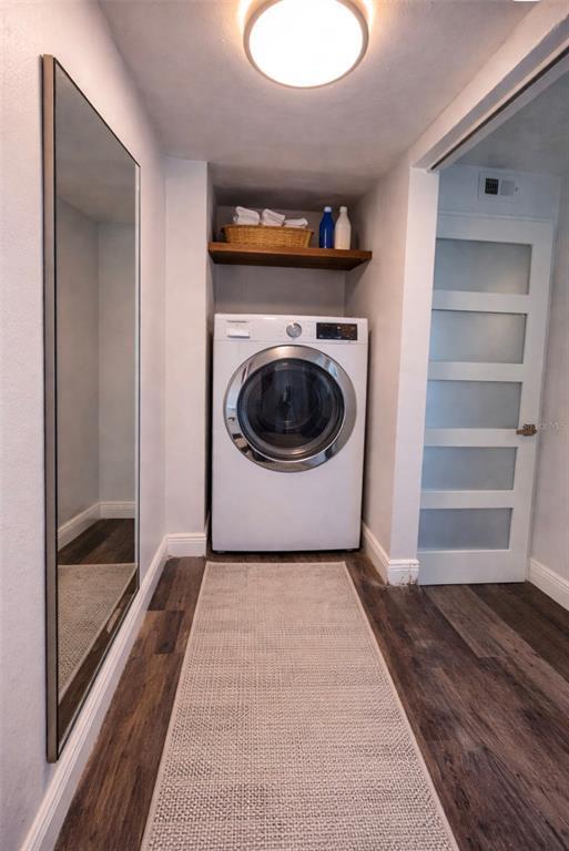 Building Photo - 9481 Highland Oak Dr