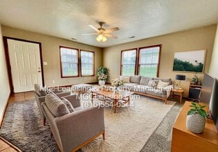 Building Photo - Beautiful Ranch-Style Duplex in Peculiar, MO - Available 09/22/26