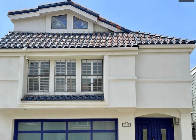 Building Photo - 4025 Ocean Dr