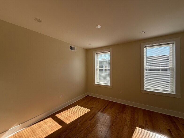 Building Photo - 2513 W Seybert St